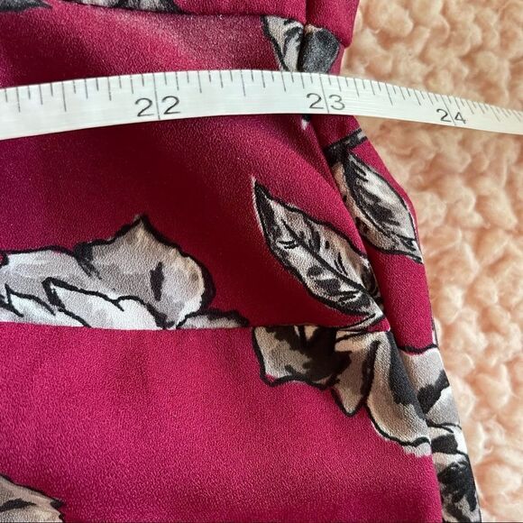 Torrid size 0 (large) keyhole floral blouse - Picture 9 of 9